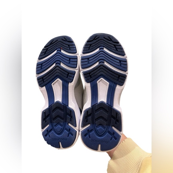 NIB Saucony Wind Little Girl Lace Up Sneakers in Metallic Silver size youth 1.5 - Picture 7 of 8